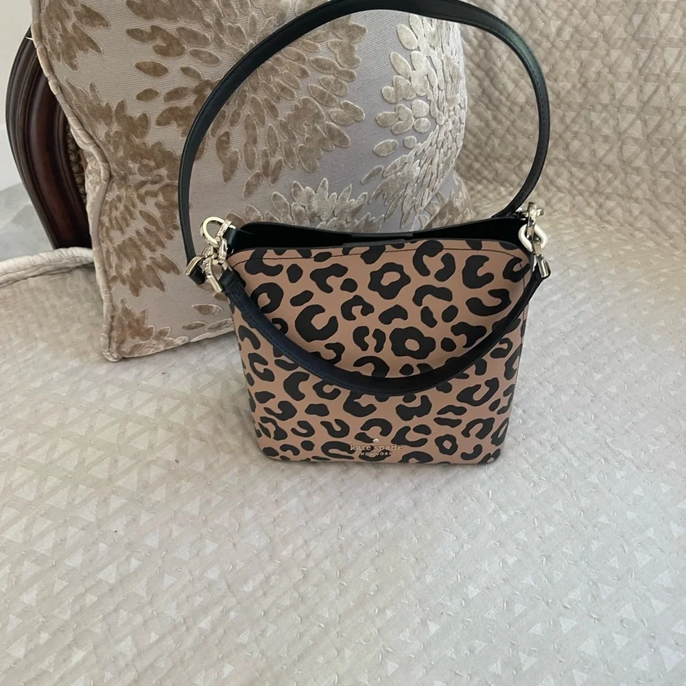 Kate Spade‎ Darcy Graphic Leopard Small Bucket Bag Crossbody